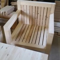 Baštenska stolica od punog drveta